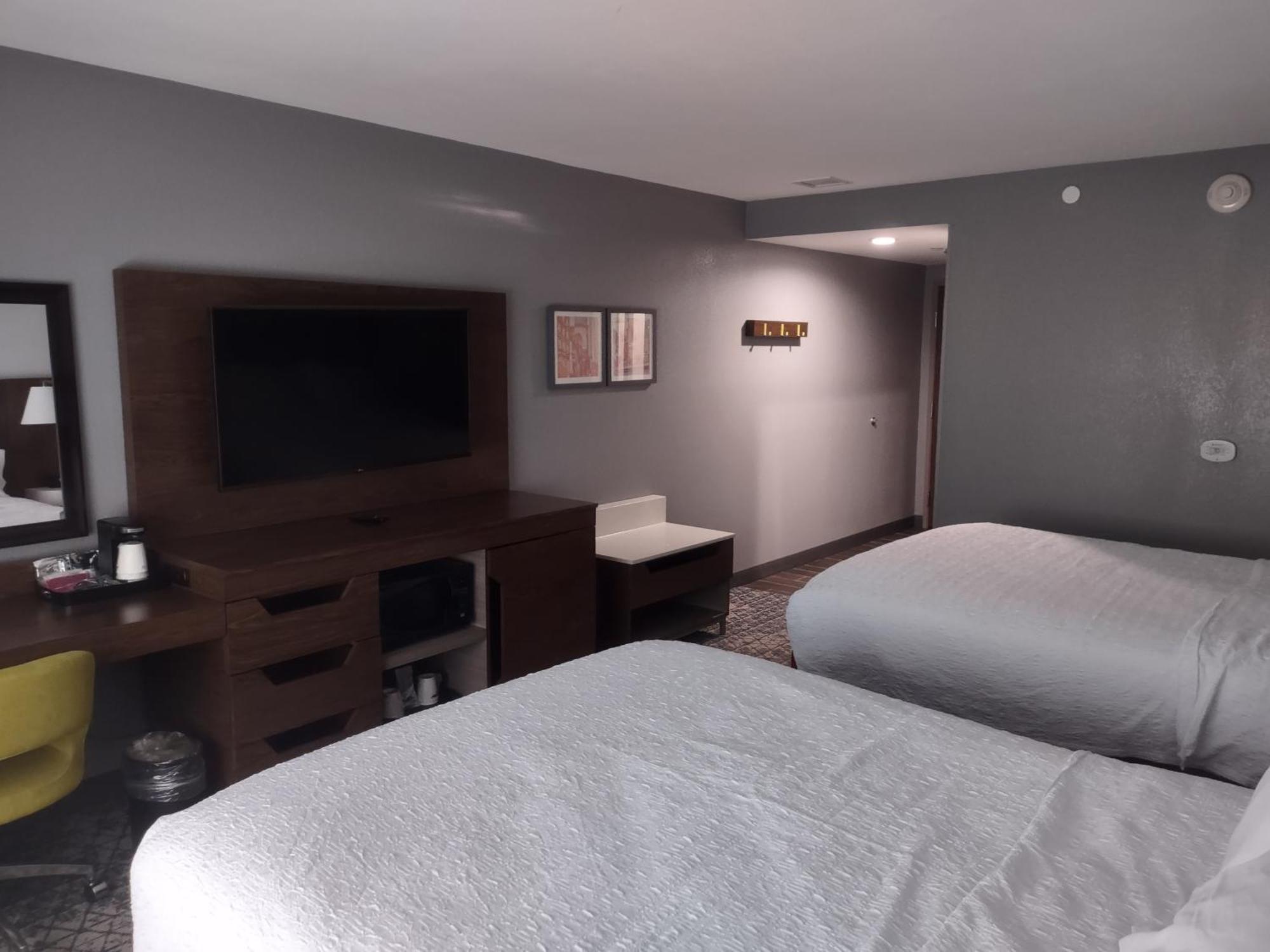 Hampton Inn & Suites Pittsburgh New Stanton Pa Ngoại thất bức ảnh